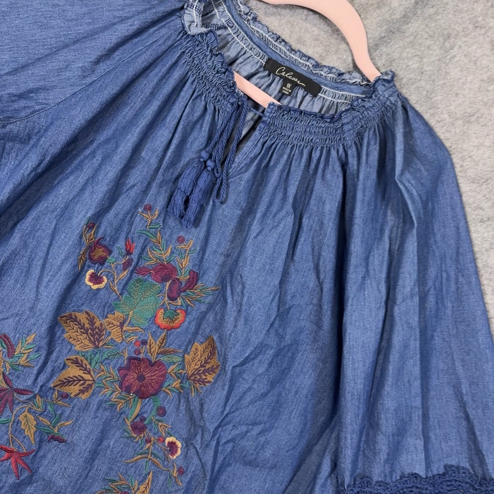Calessa Blouse Tunic Womens 1X Blue Chambray Embroidered Floral Crochet Fringe